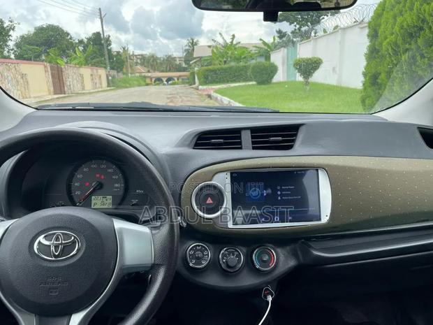 Toyota Vitz 2012 Blue