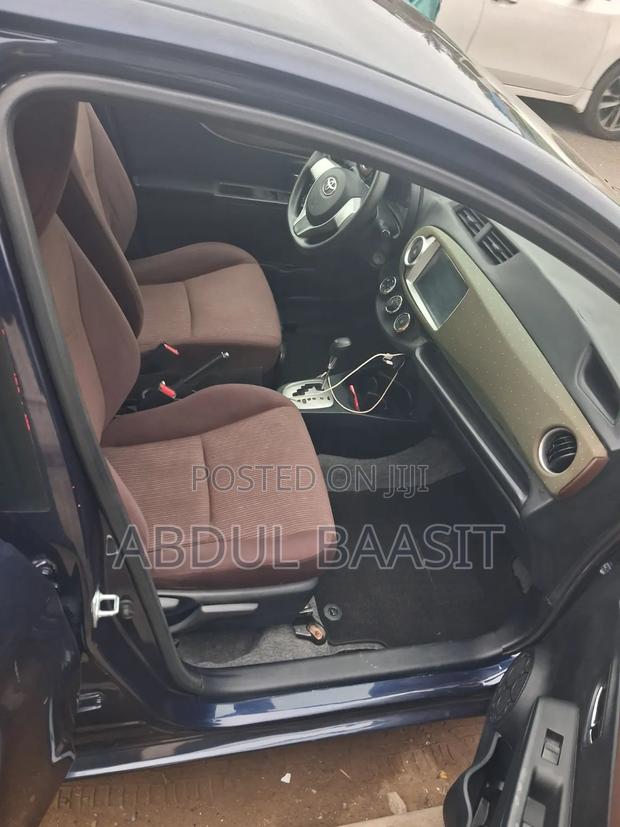 Toyota Vitz 2012 Blue