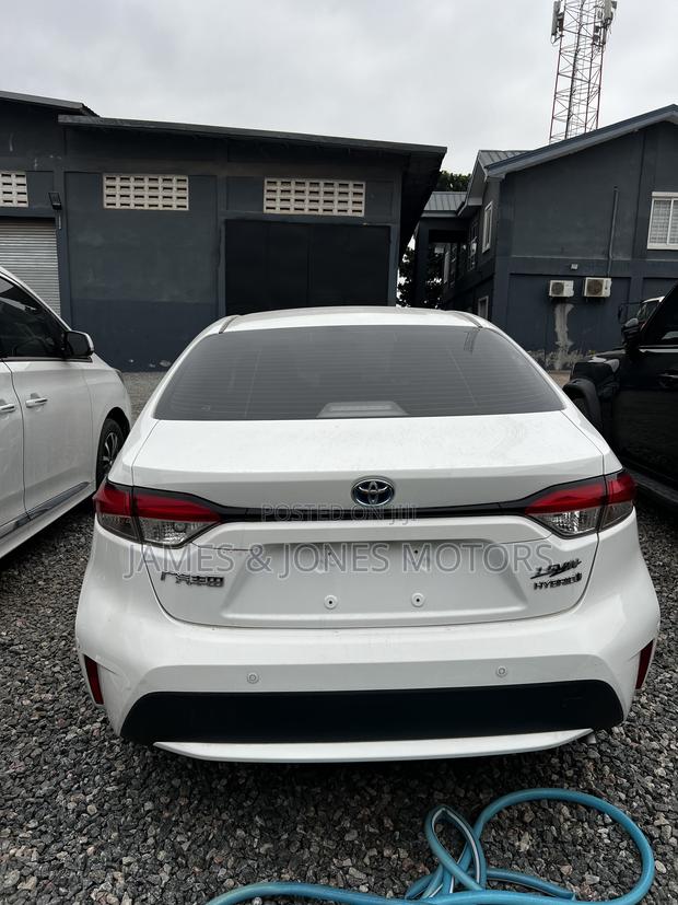 Toyota Corolla LE 2021 White