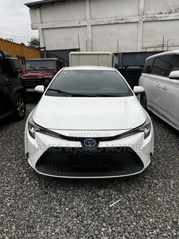 Toyota Corolla LE 2021 White