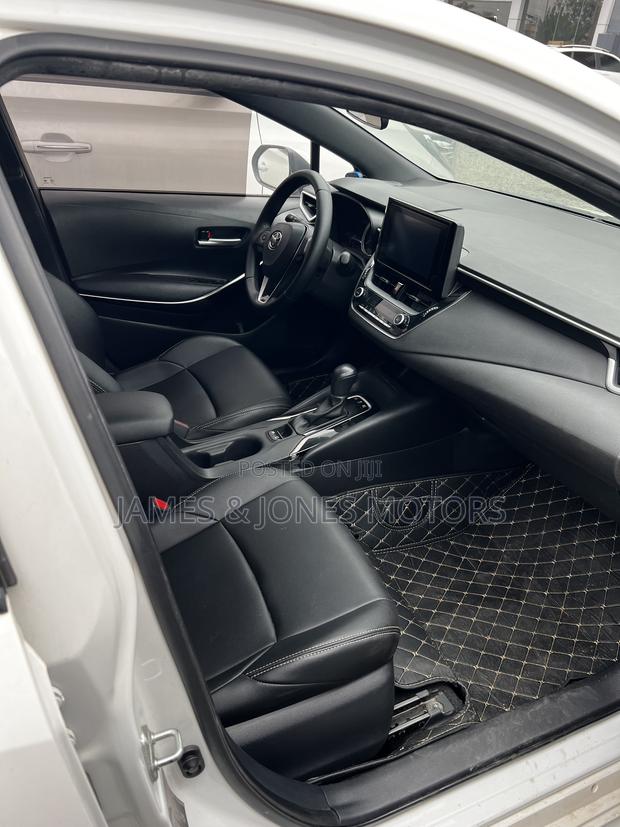 Toyota Corolla LE 2021 White