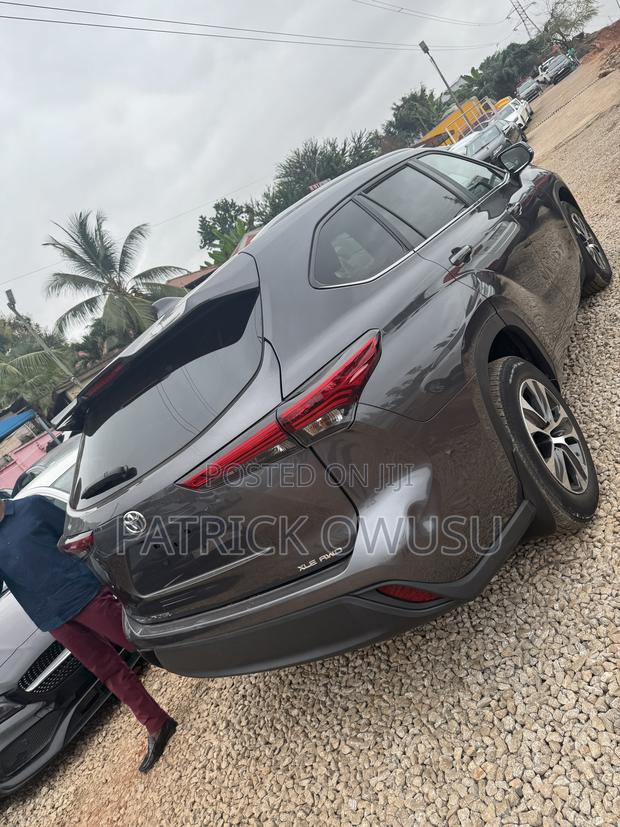 Toyota Highlander 2023 Gray