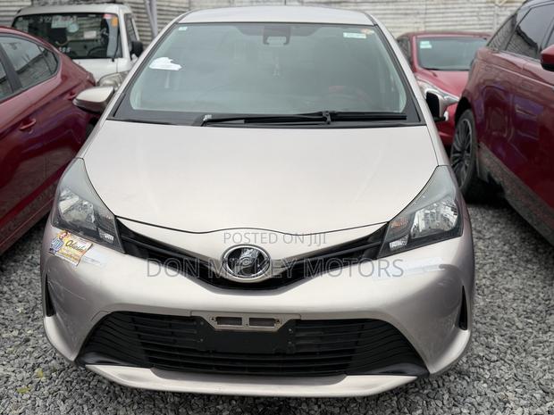 Toyota Vitz 1.0 FWD 5dr 2016 Gold