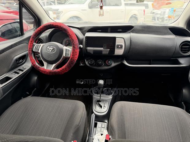 Toyota Vitz 1.0 FWD 5dr 2016 Gold