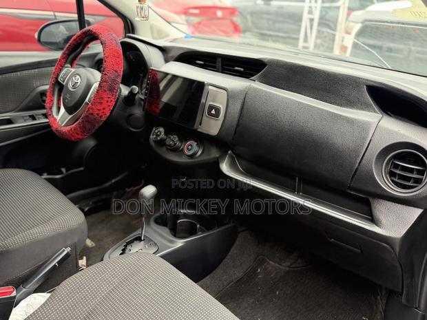 Toyota Vitz 1.0 FWD 5dr 2016 Gold