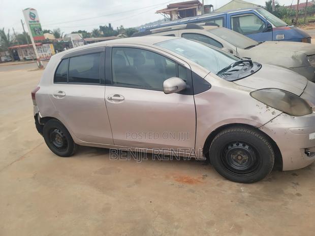 Toyota Vitz 2010 Silver