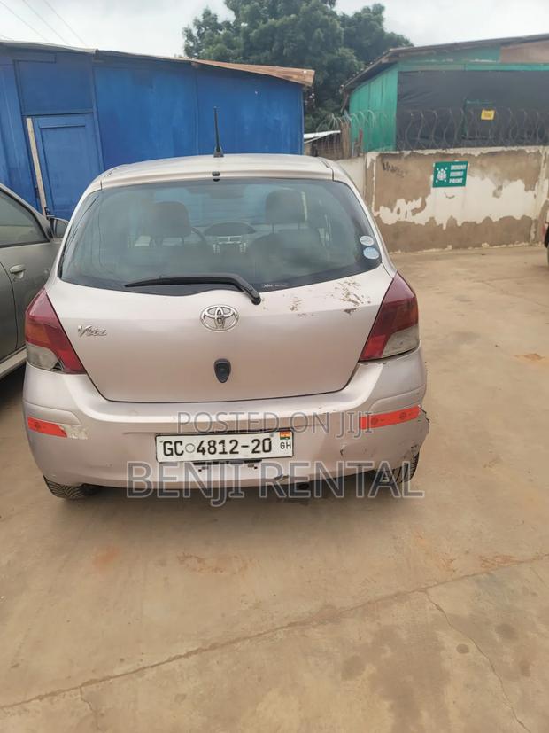 Toyota Vitz 2010 Silver
