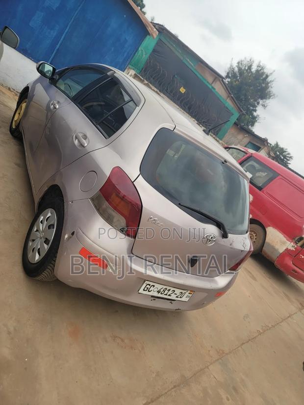 Toyota Vitz 2010 Silver