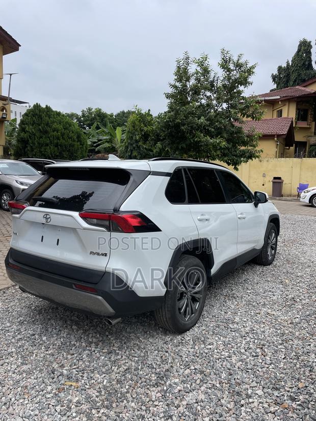 Toyota RAV4 2023 White