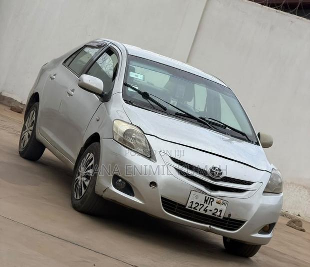Toyota Belta 2012 Silver