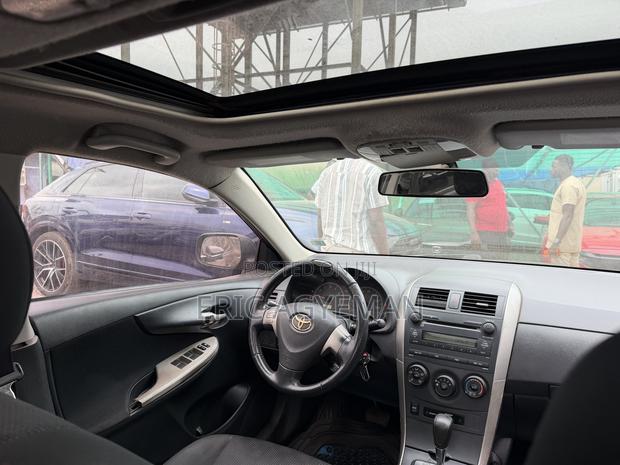 Toyota Corolla 2010 Gray