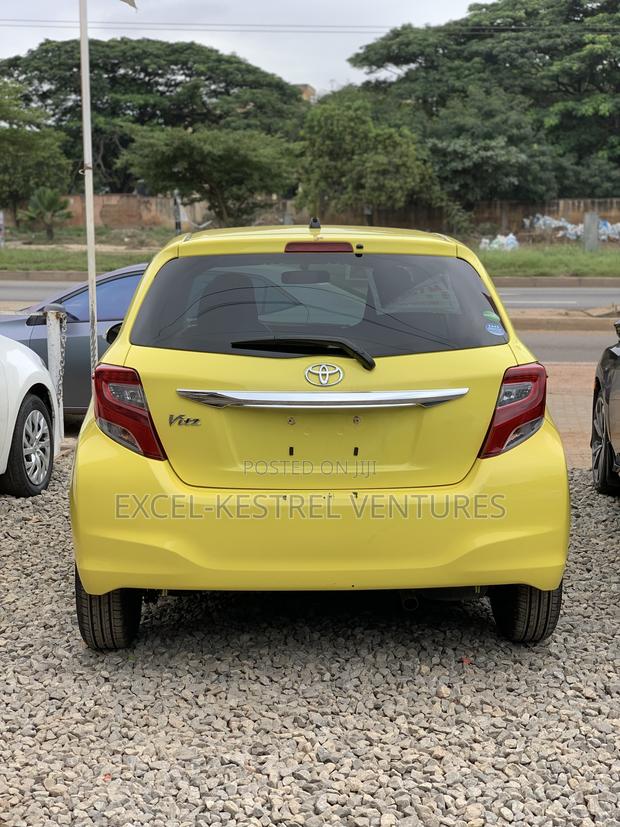 Toyota Vitz 1.3 FWD 5dr 2014 Yellow