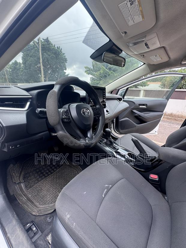 Toyota Corolla LE 2020 White