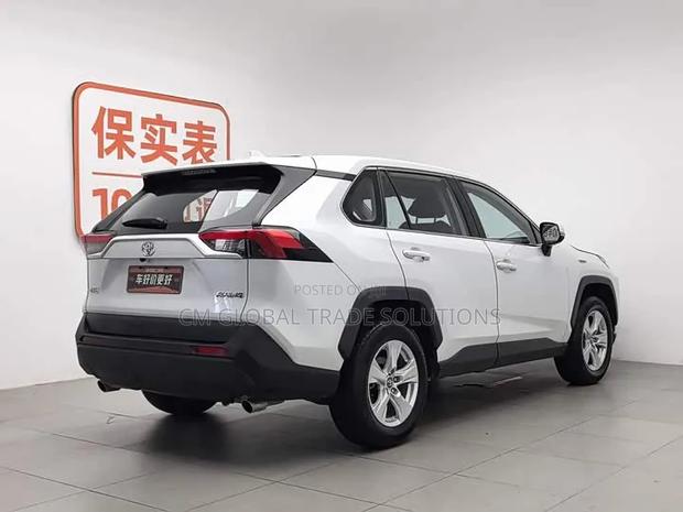 Toyota RAV4 2024 White