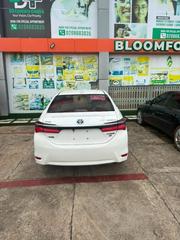 Toyota Corolla SE (1.8L 4cyl 6M) 2018 White for sale