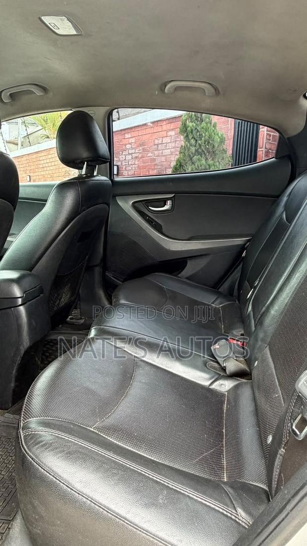 Hyundai Elantra Limited Sedan FWD (1.8L 4cyl 6A) 2013 Silver