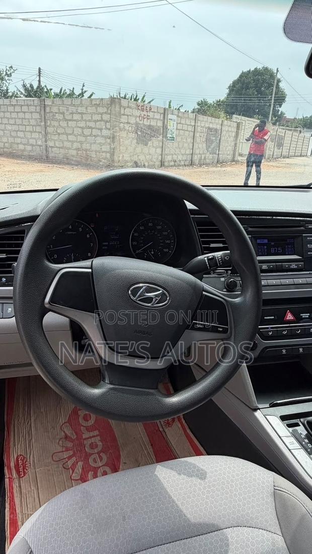 Hyundai Elantra SE Sedan FWD (2.0L 4cyl 6M) 2017 Black