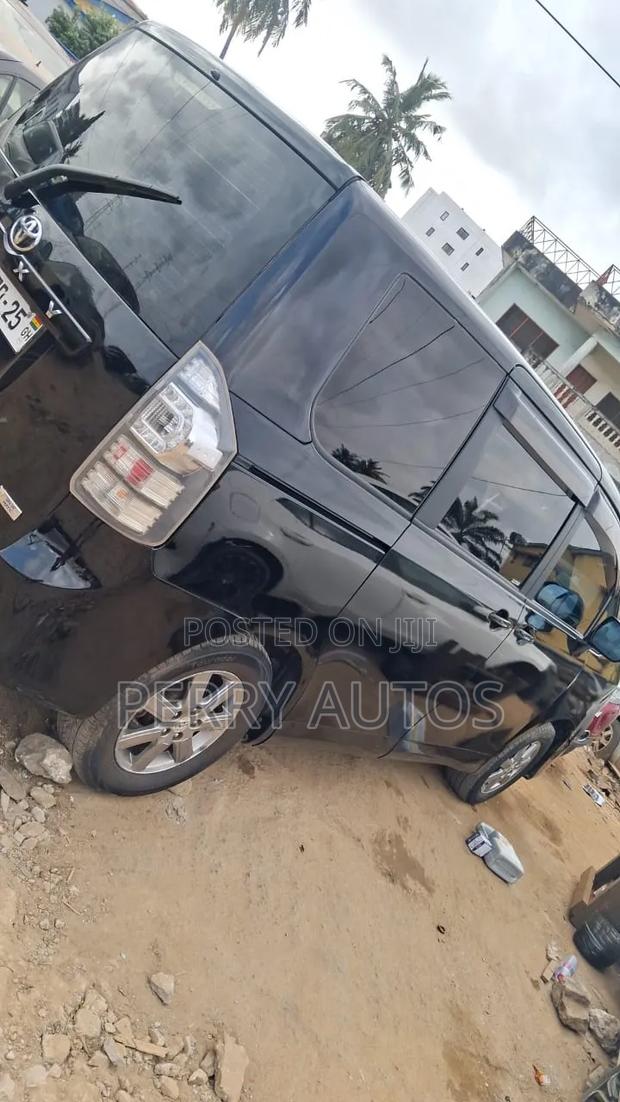 Toyota Voxy 2013 Black