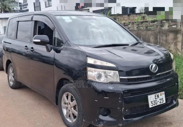 Toyota Voxy 2013 Black