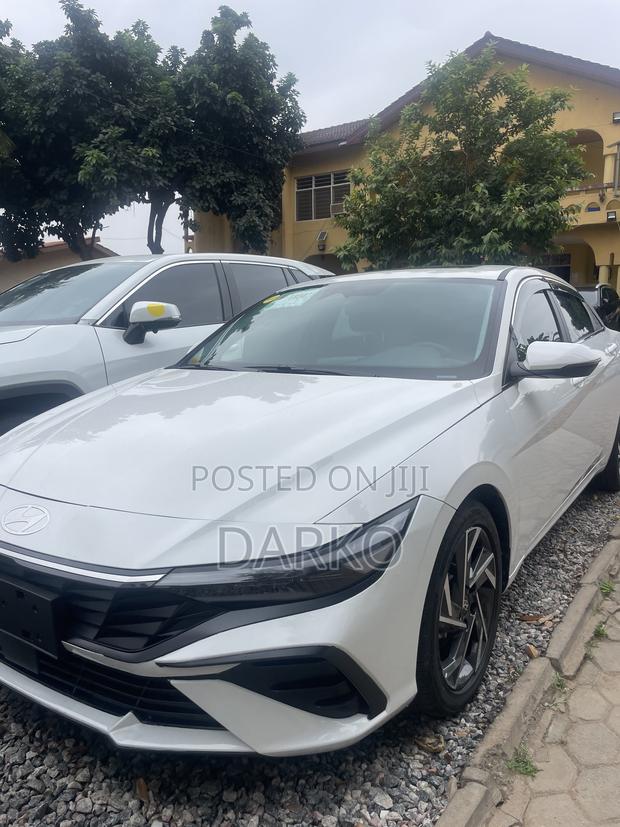 Hyundai Elantra 2025 White
