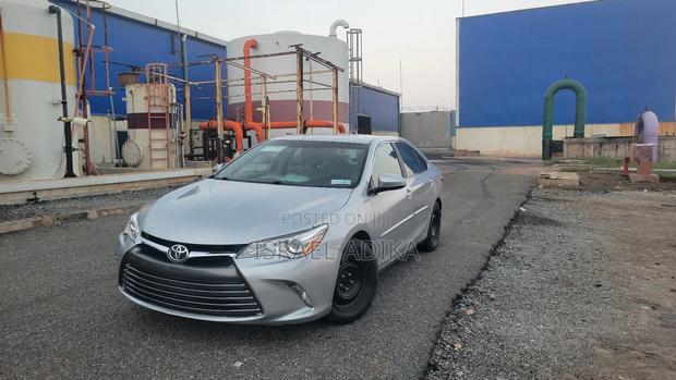 Toyota Camry LE 4dr Sedan (2.5L 4cyl 6A) 2017 Gray
