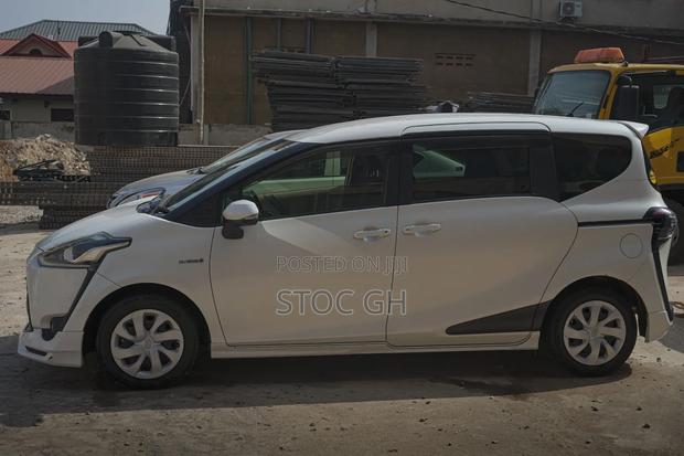 Toyota Sienta 2016 White