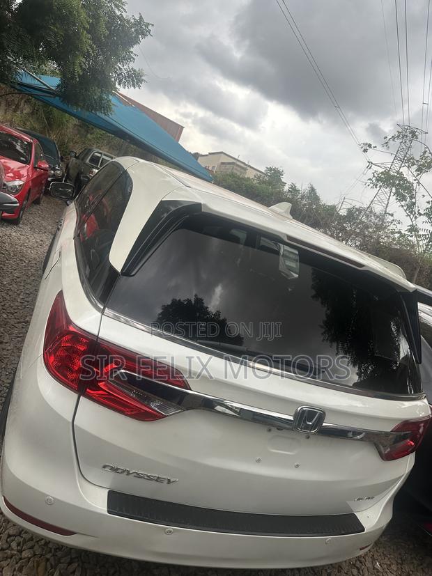Honda Odyssey Touring 2019 White