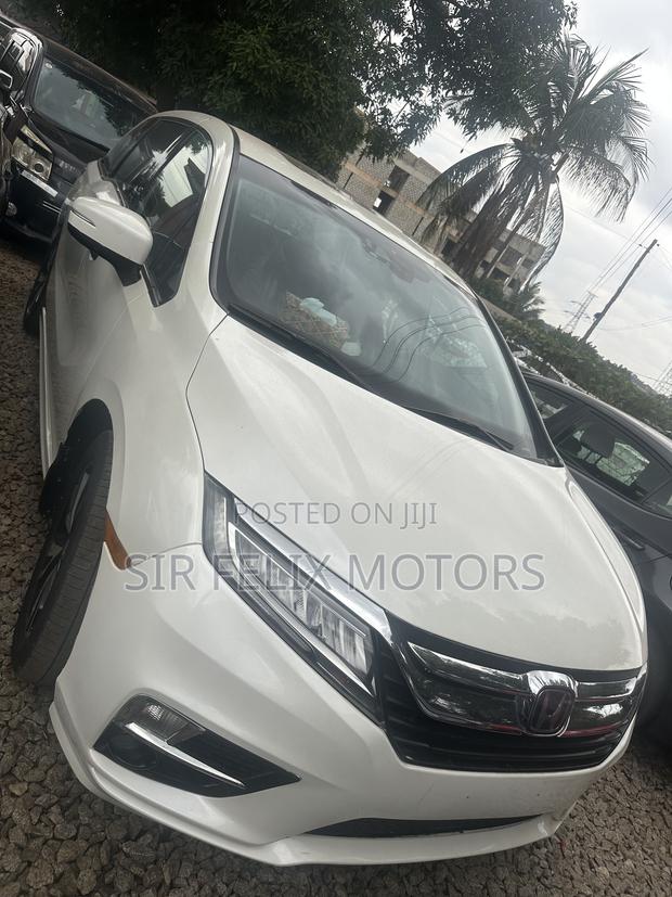 Honda Odyssey Touring 2019 White