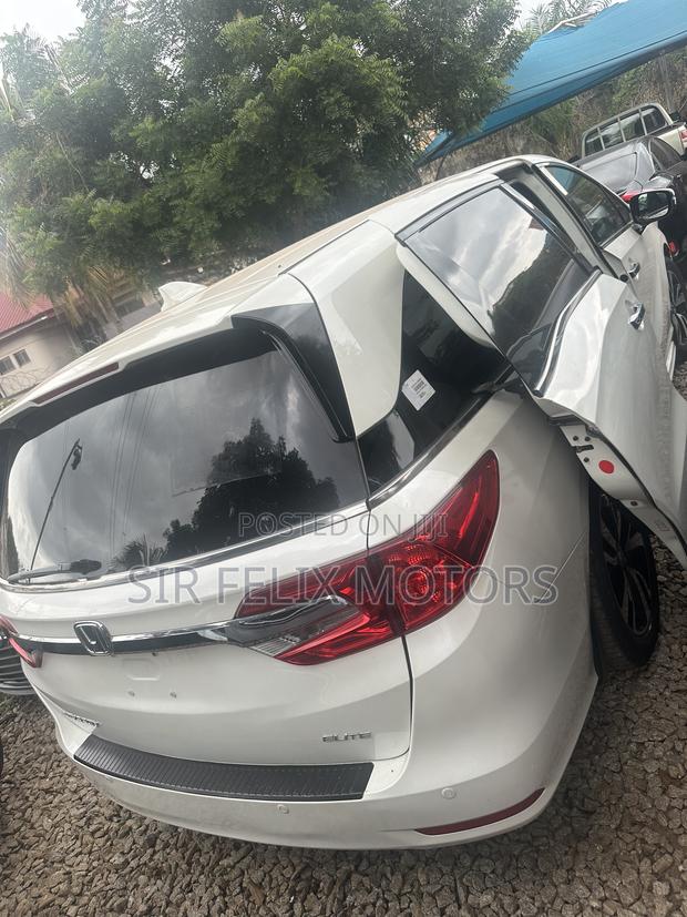 Honda Odyssey Touring 2019 White