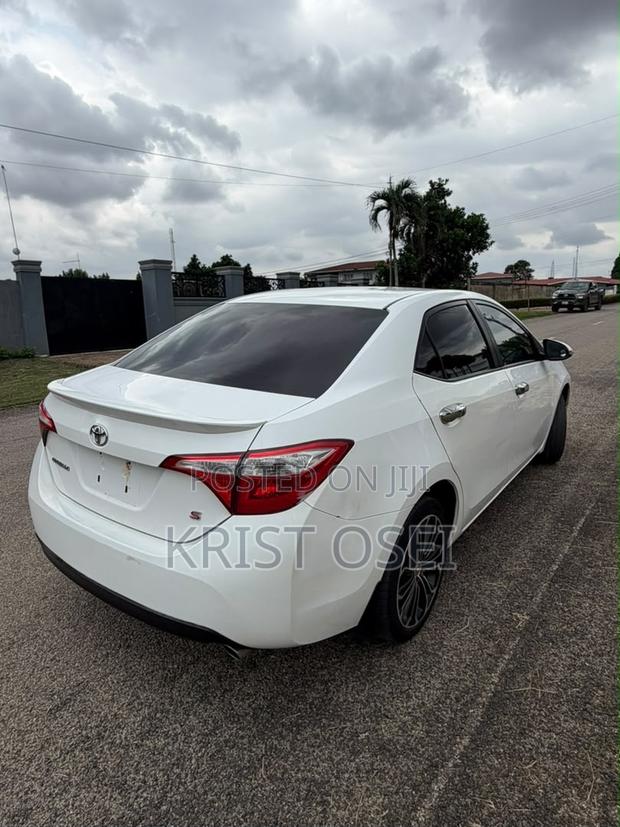 Toyota Corolla S 4dr Sedan (1.8L 4cyl CVT) 2015 White