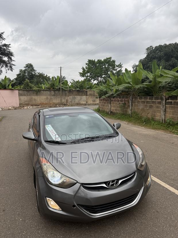 Hyundai Elantra Limited Sedan FWD (1.8L 4cyl 6A) 2013 Beige