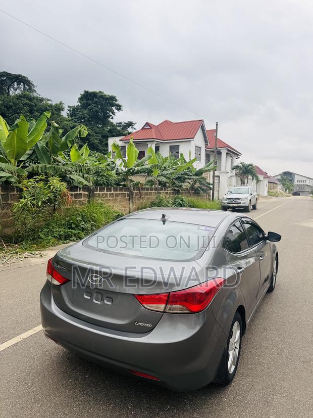Hyundai Elantra Limited Sedan FWD (1.8L 4cyl 6A) 2013 Beige