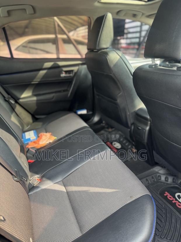 Toyota Corolla SE 4dr Sedan (1.8L 4cyl CVT) 2017 Gray