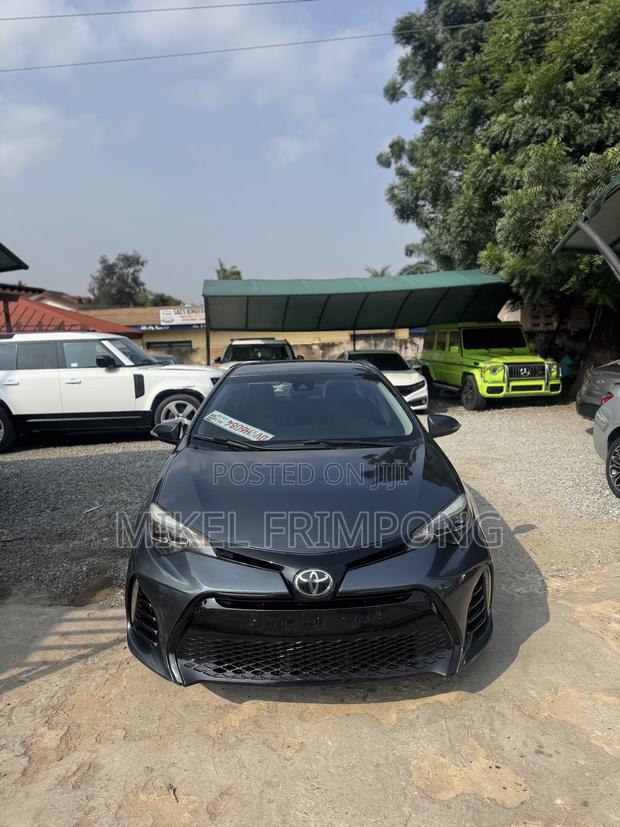 Toyota Corolla SE 4dr Sedan (1.8L 4cyl CVT) 2017 Gray