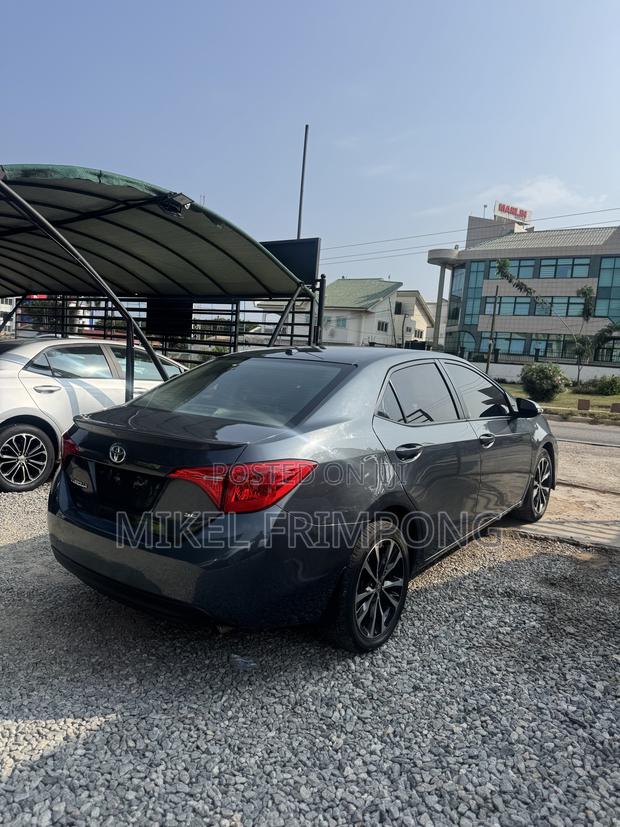 Toyota Corolla SE 4dr Sedan (1.8L 4cyl CVT) 2017 Gray