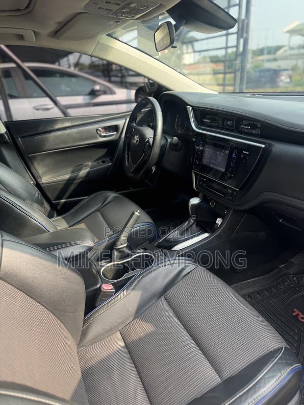 Toyota Corolla SE 4dr Sedan (1.8L 4cyl CVT) 2017 Gray