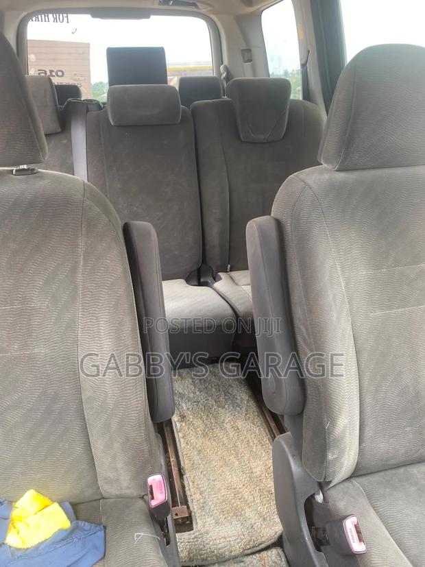 Toyota Voxy 2010 Gray