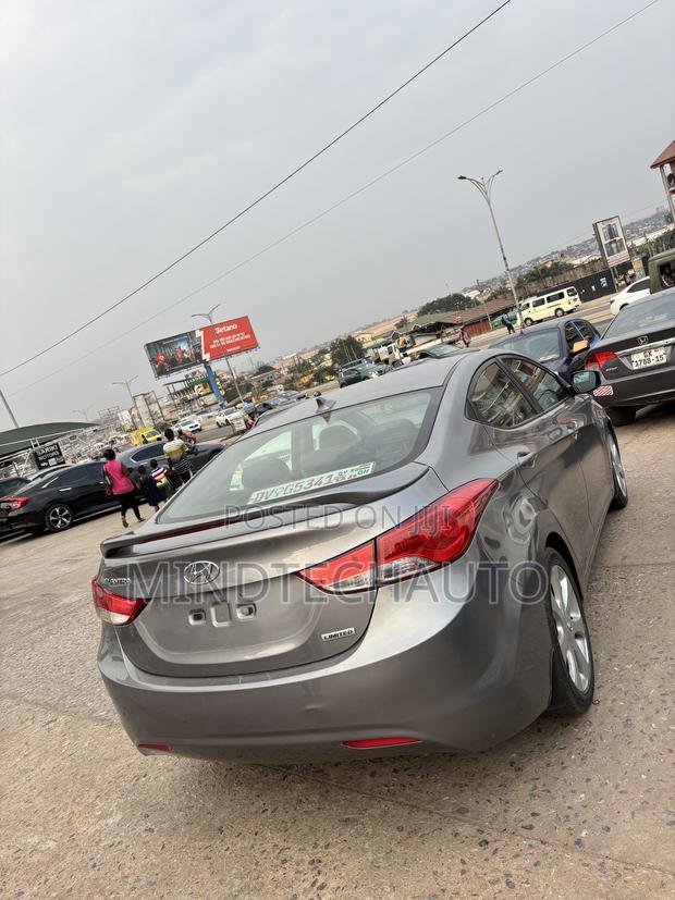 Hyundai Elantra Limited Sedan FWD (1.8L 4cyl 6A) 2013 Gray