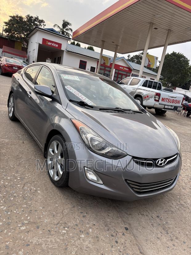 Hyundai Elantra Limited Sedan FWD (1.8L 4cyl 6A) 2013 Gray
