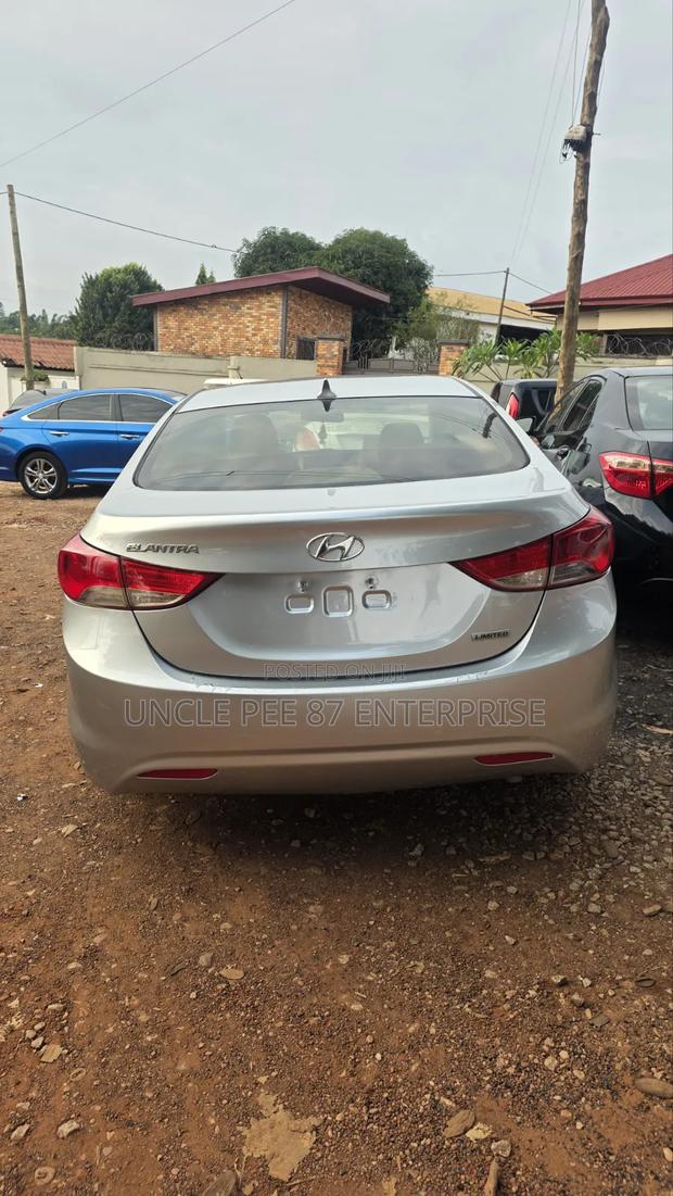 Hyundai Elantra 2017 Silver