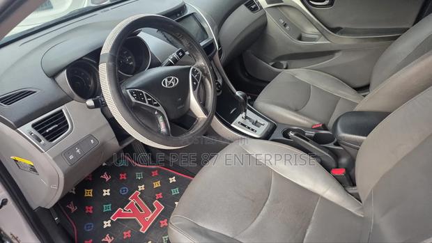 Hyundai Elantra 2017 Silver