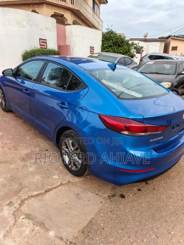 Hyundai Elantra Limited Sedan FWD (2.0L 4cyl 6A) 2017 Blue