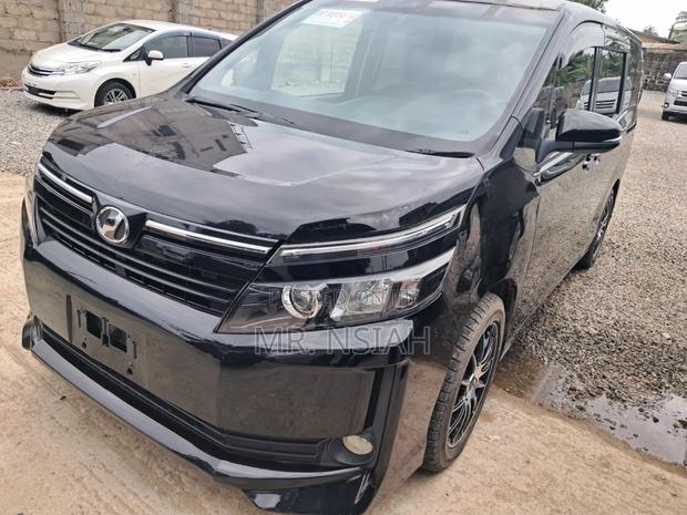 Toyota Voxy 2015 Black