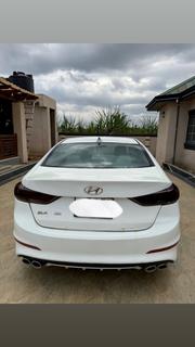 Hyundai Elantra SE Sedan FWD (2.0L 4cyl 6M) 2017 White for sale