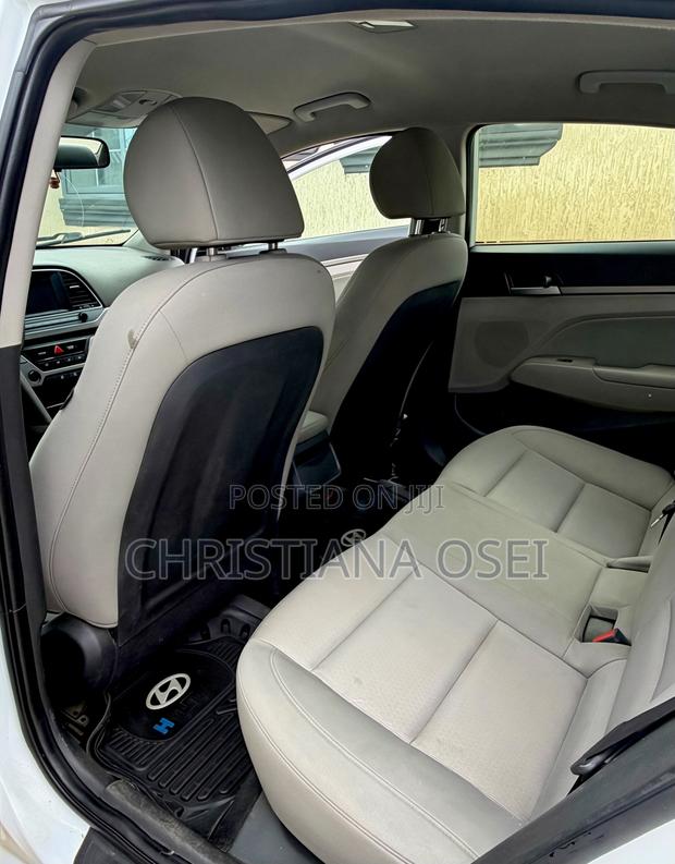 Hyundai Elantra SE Sedan FWD (2.0L 4cyl 6M) 2017 White