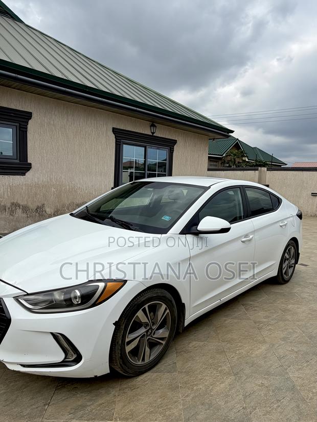 Hyundai Elantra SE Sedan FWD (2.0L 4cyl 6M) 2017 White