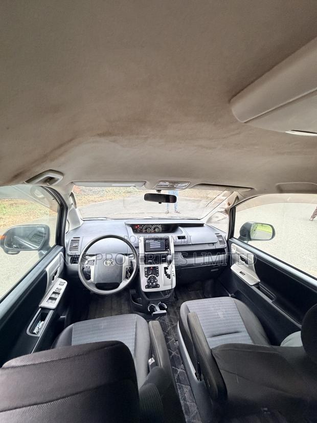 Toyota Voxy X 2WD 8-Seater 2014 Black