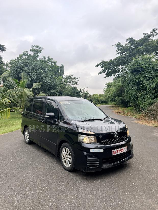 Toyota Voxy X 2WD 8-Seater 2014 Black