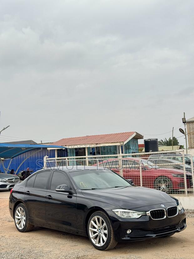 BMW 320i Sedan RWD 2018 Black