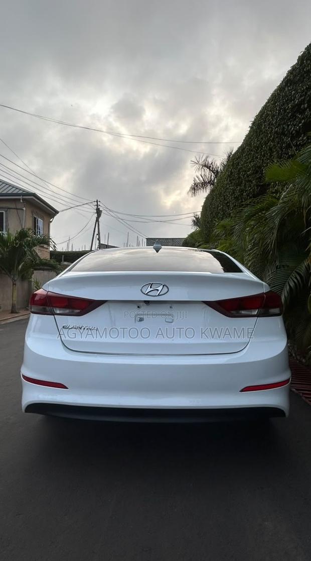 Hyundai Elantra ECO Sedan FWD (1.4L 4cyl 7A) 2017 White